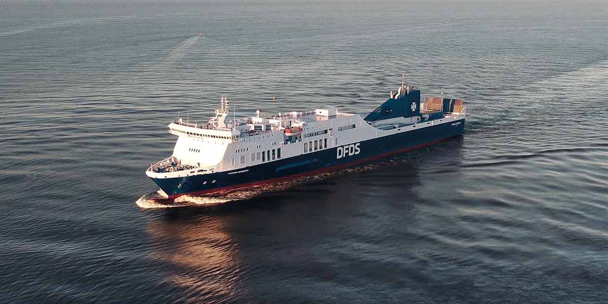 Navire DFDS Athena en mer