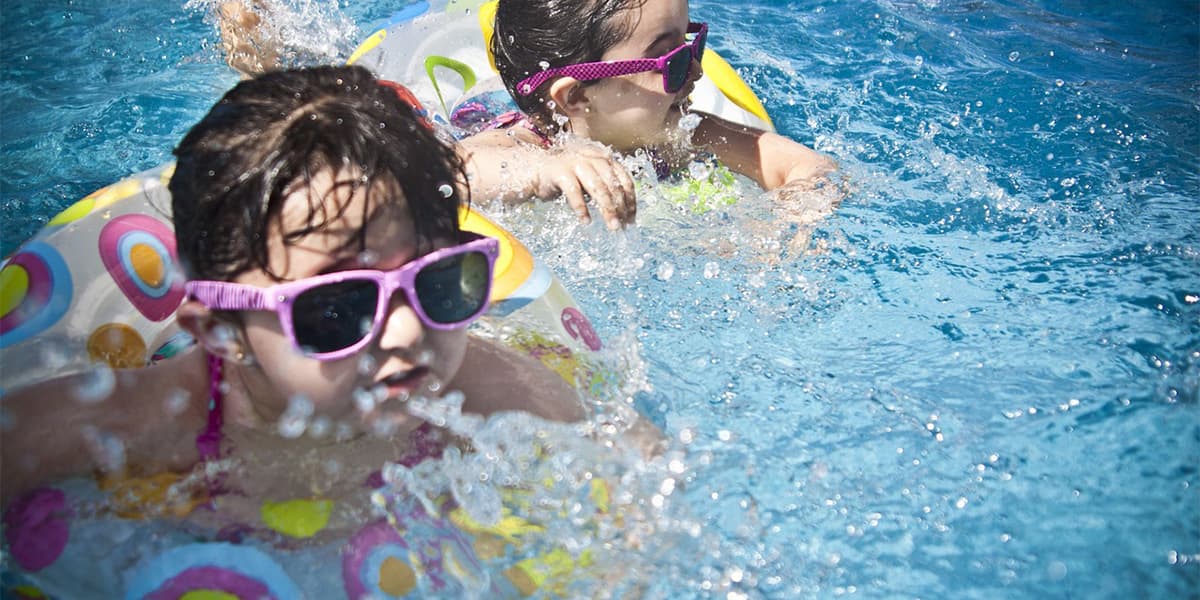 Generic-Kids in pool 3