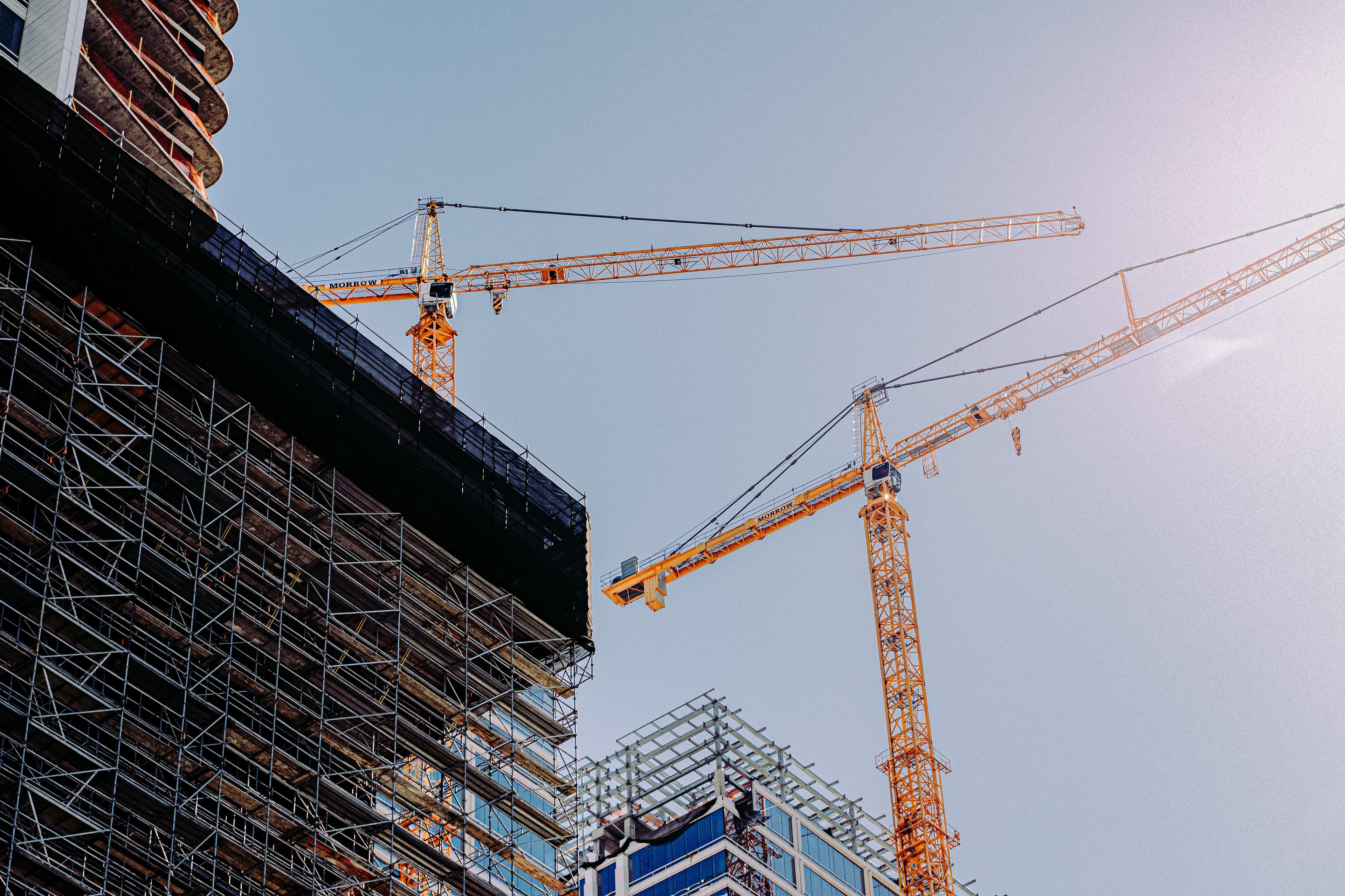 Sky scraper cranes in a building site.