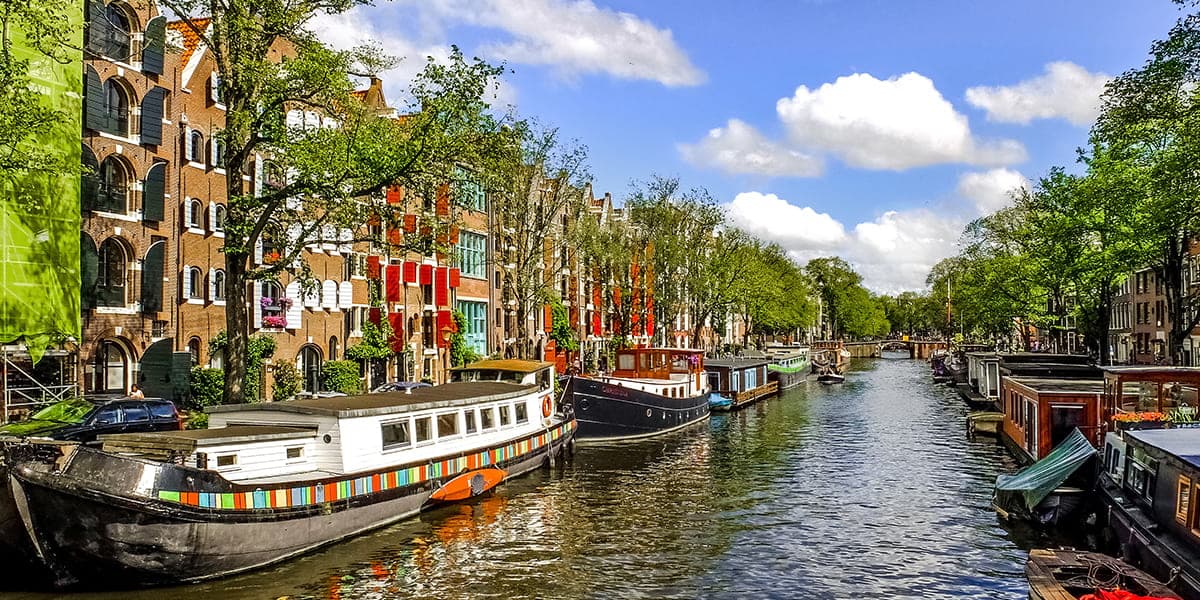 Barchette sui canali di Amsterdam